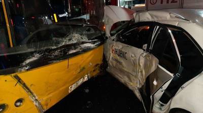 Такси столкнулось с автобусом в Минске