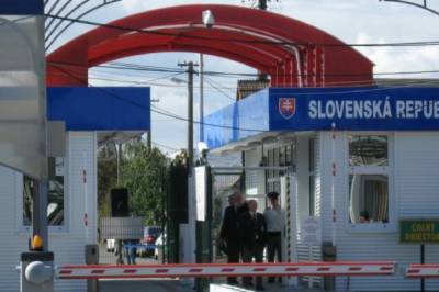 Словакия закроет пункты пропуска на границе с Украиной