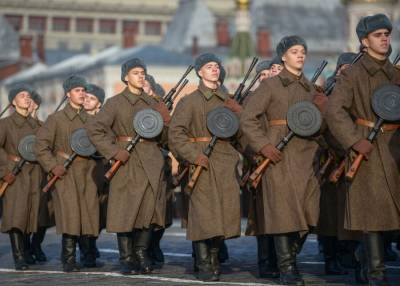 Собянин поздравил ветеранов с 79-й годовщиной военного парада 1941 года