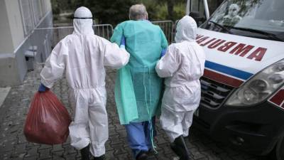 Польские власти в разгар пандемии переманивают украинских медиков
