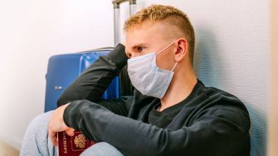 Эксперт заявил, что ношение масок снижает риск заражения тяжелой формой коронавируса