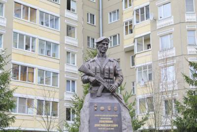 В Ленинградской области появился памятник рязанскому десантнику