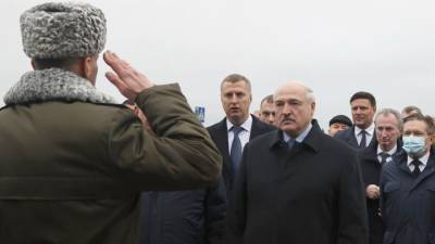 Лукашенко заявил, что Путин его "не толкал"