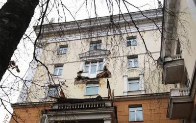 Балкон обвалился на историческом здании в Нижнем Новгороде
