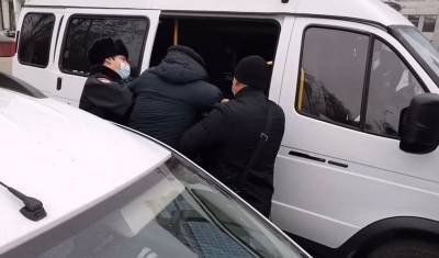 Задержанного на шествии в Тюмени Александра Черепанова доставили на допрос в СК