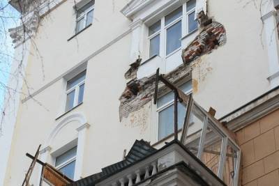 В Нижнем Новгороде на улице Семашко обрушился балкон в многоэтажке