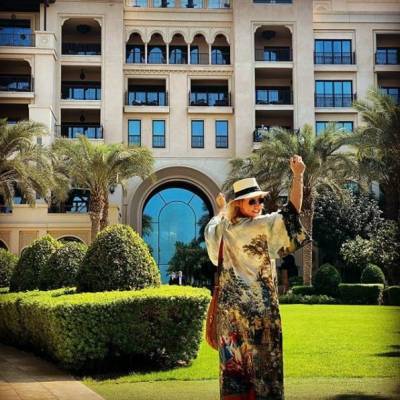 «Только Дубай и любимый отель»: Ксения Собчак отправилась на отдых