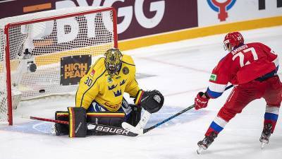 Сборная России по хоккею обыграла Швецию по буллитам на Кубке Карьяла