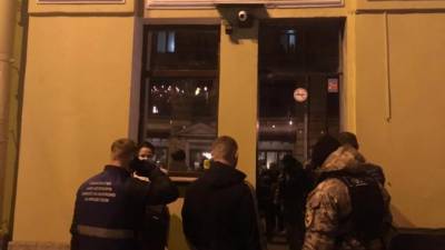 Во время ночного рейда в Петербурге Смольный нашел 17 баров-нарушителей
