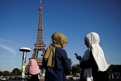 Больше половины опрошенных мусульман Франции оценили шариат выше законов - govoritmoskva.ru - Франция - Париж