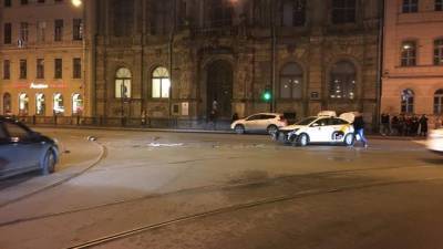 В центре Петербурга автомобиль такси попал в аварию