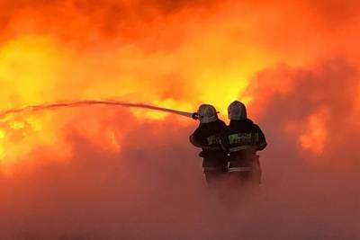 Пожар произошел на складе в Екатеринбурге