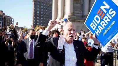 «Ты уволен»: сторонники Байдена вышли на улицы праздновать победу своего кандидата