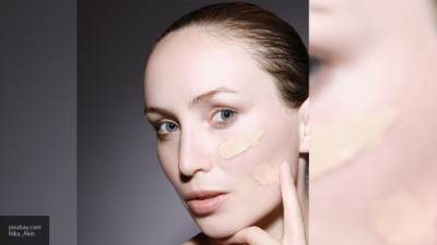 Визажисты назвали главные правила сохранения "свежего" макияжа