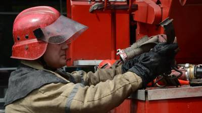 В Екатеринбурге ликвидировали пожар в здании склада