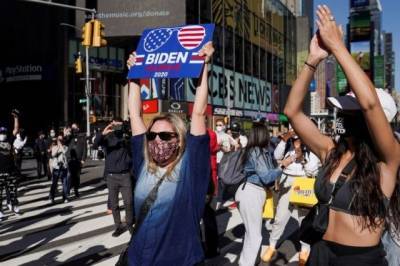Американцы на улицах начали праздновать победу Байдена