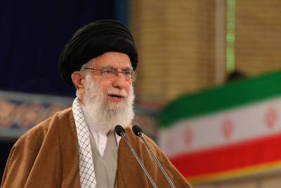 Верховный лидер Ирана назвал выборы в США примером "безобразного облика демократии"