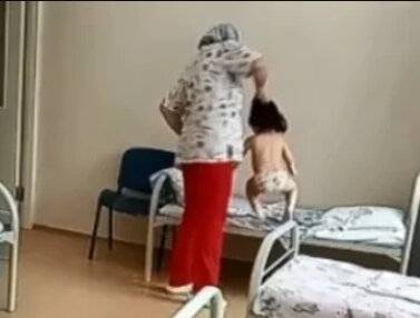 Видео: в Новосибирске медсестра таскала за волосы трёхлетнюю кроху