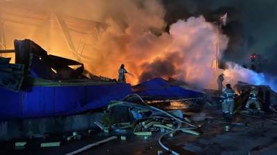 В Екатеринбурге потушен крупный пожар на складе с парфюмерией