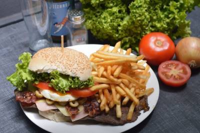 «Байден бургер» придумали в японском ресторане у военной базы США