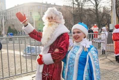 В Воронеже Деды Морозы и Снегоручки промчались по водохранилищу на гидроциклах