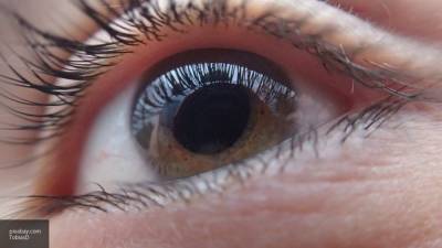 Врач объяснил, может ли коронавирус привести к изменению цвета глаз