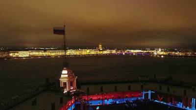 Санкт-Петербург ночью погрузился в световое шоу фестиваля «Чудо света»