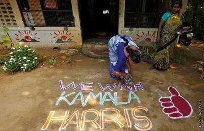 В родной для дедушки Камалы Харрис индийской деревне устроили праздник