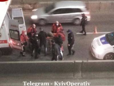 Возле метро в Киеве мужчина выбросился с моста