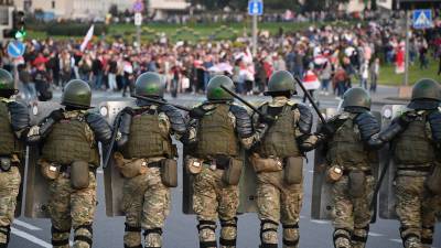 Двух российских журналистов задержали на протестах в Минске