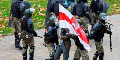 В Минске снова массовые задержания. Силовики окружили протестующих — фото, видео