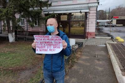 Александр Мураховский - Ирина Солдатова - Полиция задержала выступавших против назначения министром не выпускавшего Навального из Омска врача - tayga.info - Омск