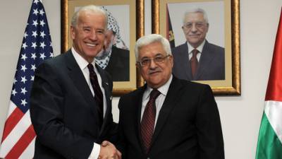 Палестинцы взяли курс на сближение с Белым домом: Абу-Мазен поздравил Байдена