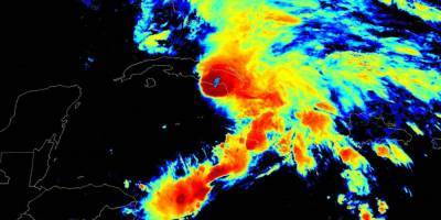 Затронет Флориду. На побережье Кубы обрушился тропический шторм Эта