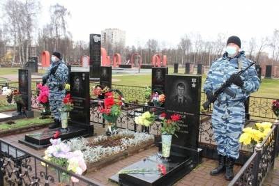 Ярославские полицейские почтили память погибших товарищей