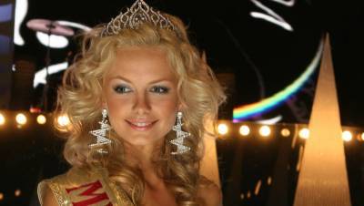 Очевидцы сообщают о задержании бывшей «Мисс Беларусь» в Минске
