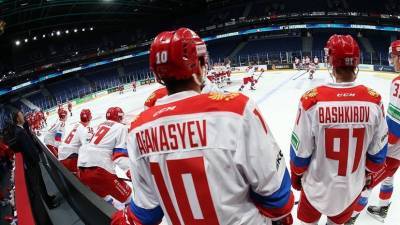 Сборная России по хоккею обыгрывает Чехию с разницей в три шайбы после второго периода
