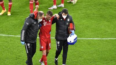 СМИ: Футболист «Баварии» Киммих может пропустить около трёх месяцев из-за травмы