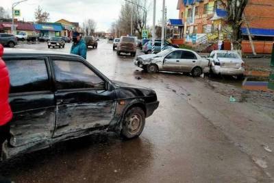В поселке Сараи Рязанской области столкнулись три машины