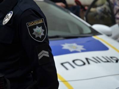 Подростки на мотоциклах забрызгали газом водителя на улице Телиги в Киеве