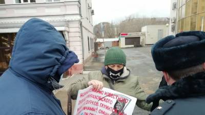В Омске полиция задержала сотрудников штаба Навального