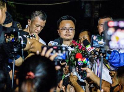 В Таиланде против требующих отставки премьер-министра применили водометы