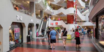 На Нетаниягу давят с требованием открыть торговые центры