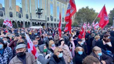 В Грузии оппозиция вывела тысячи сторонников на улицы и выдвинула властям ультиматум