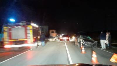 Пробка копится на Ропшинском шоссе после ДТП с грузовиком