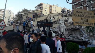 Камеры запечатлели последствия цунами в Измире