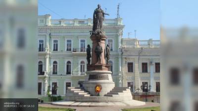 Политолог объяснил посягательства на памятник Екатерине II в Одессе