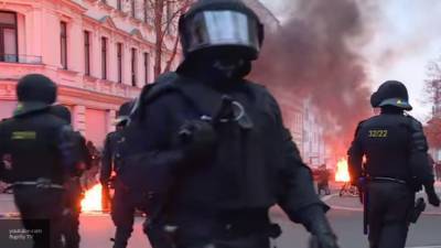 Более 30 полицейских пострадали после митинга в Лейпциге