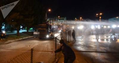Полиция у здания ЦИК в Тбилиси применила водометы против протестующих