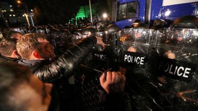 При разгоне протестующих в Тбилиси полиция применила слезоточивый газ